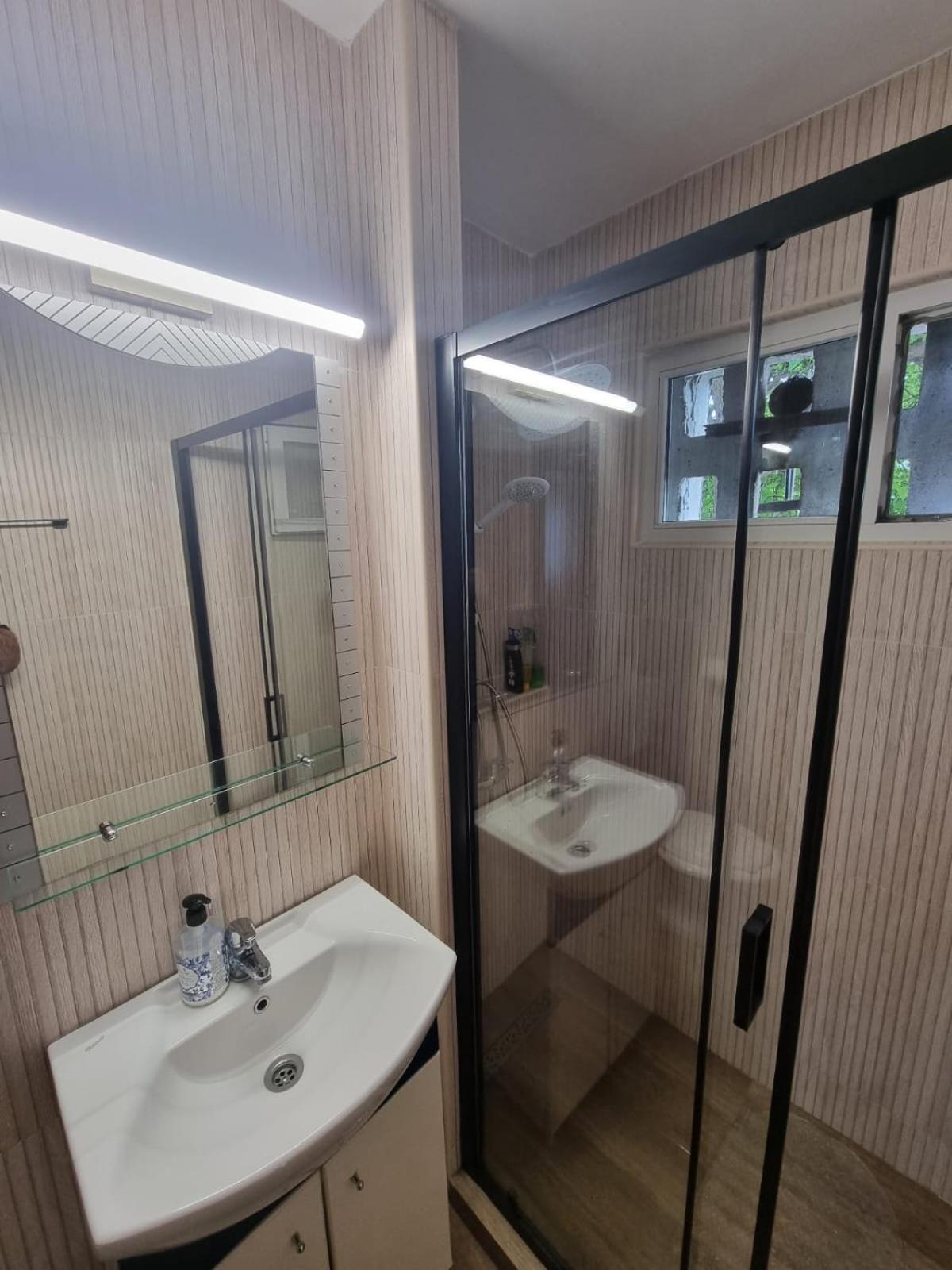 דירות Orşova Apartament Denis מראה חיצוני תמונה